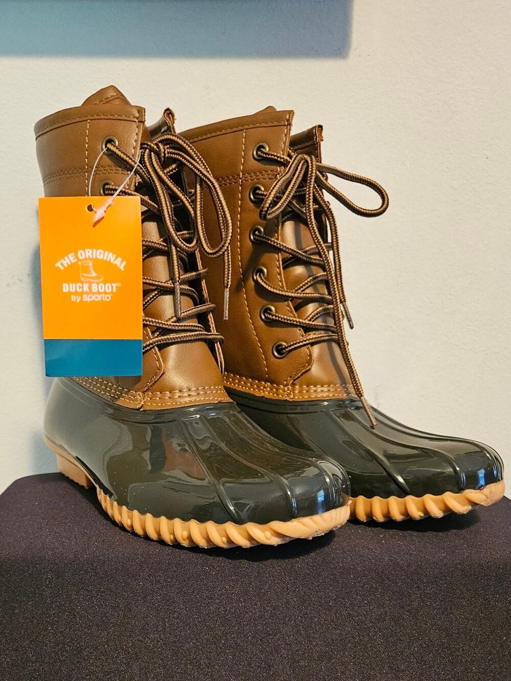 Duck Boot by Sporto Woman's Tan and blue boot Tags on size 6
